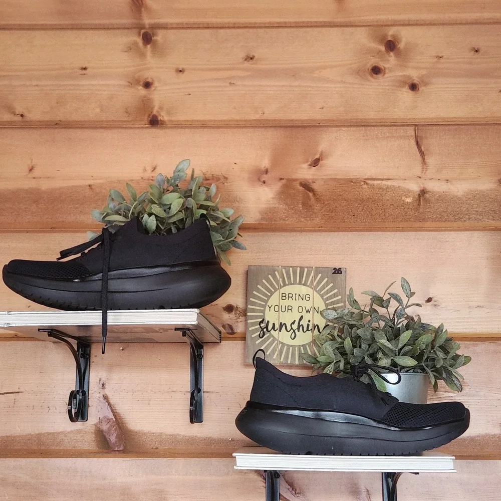 OOFOS OOMY Strise Recovery Sneakers Black Platform Comfort Running Shoes Sz 9.5